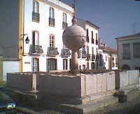Renaissancebrunnen am Largo das Portas de Moura
