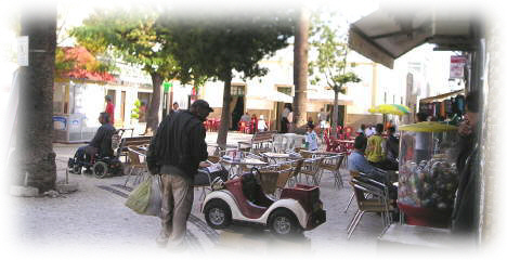 Altstadt hinter der Kirche - Strassenszene