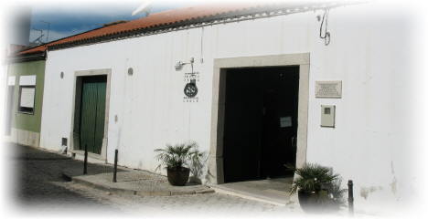 im Vorhof ds Museums