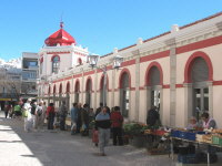 linke Seitenansicht der Halle
