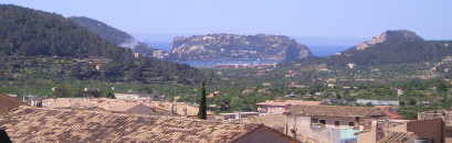 Kirchenvorplatz - ein sch&ouml;ner Blick bis Port d`Andratx