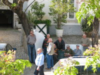 Kl&ouml;nschnack gegen&uuml;ber der Kirche