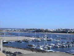 Blick vom Fort auf den neuen Yachthafen